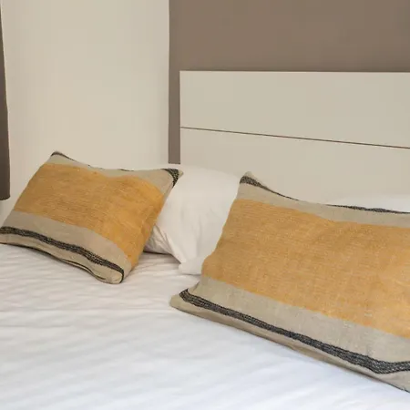 Apartment C15 - 2 Bdr Historic Old 5 Min Sea - Ac & Wifi